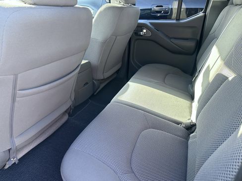 Used 2020 Nissan Frontier SV w/ Midnight Edition Floor Mats RWD image 11