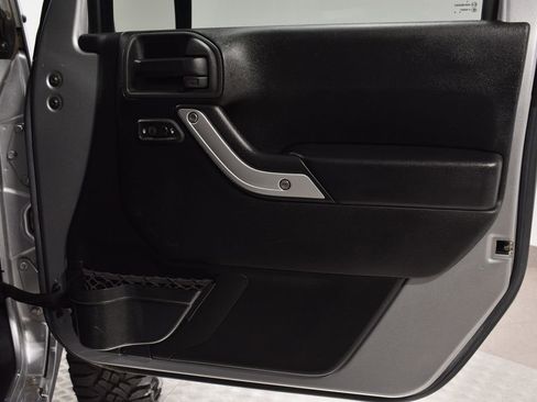 Used 2015 Jeep Wrangler Unlimited Rubicon w/ Dual Top Group image 32