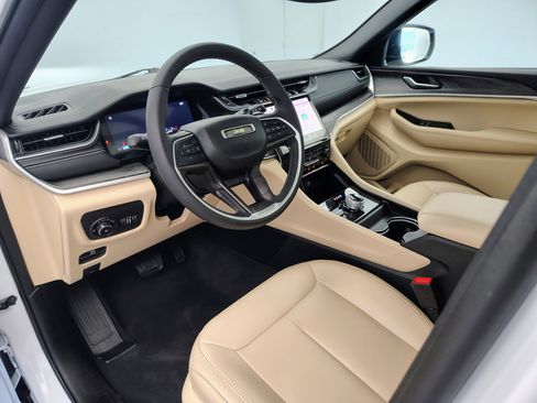 Used 2024 Jeep Grand Cherokee Limited image 48