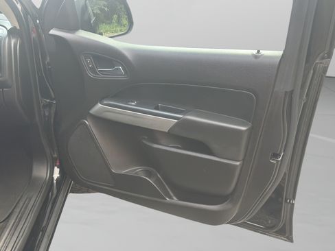 Used 2017 Chevrolet Colorado LT w/ LT Convenience Package RWD image 17
