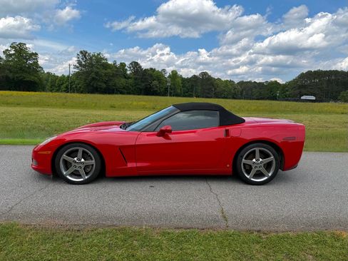 Used 2007 Chevrolet Corvette Convertible w/ Preferred Equipment Group RWD image 5