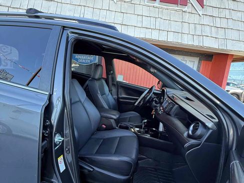 Used 2018 Toyota RAV4 SE w/ All Weather Liner Package FWD image 60