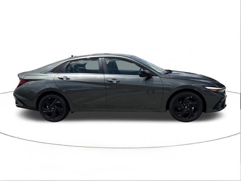 New 2026 Hyundai Elantra SEL Sport FWD image 2