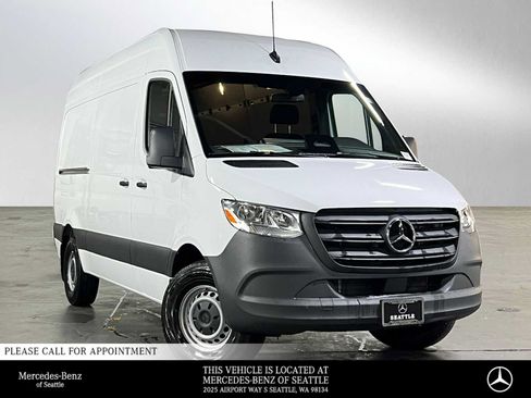 Used 2025 Mercedes-Benz Sprinter 2500 image 1