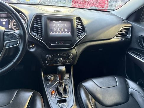 Used 2020 Jeep Cherokee Latitude Plus w/ Cold Weather Group image 24