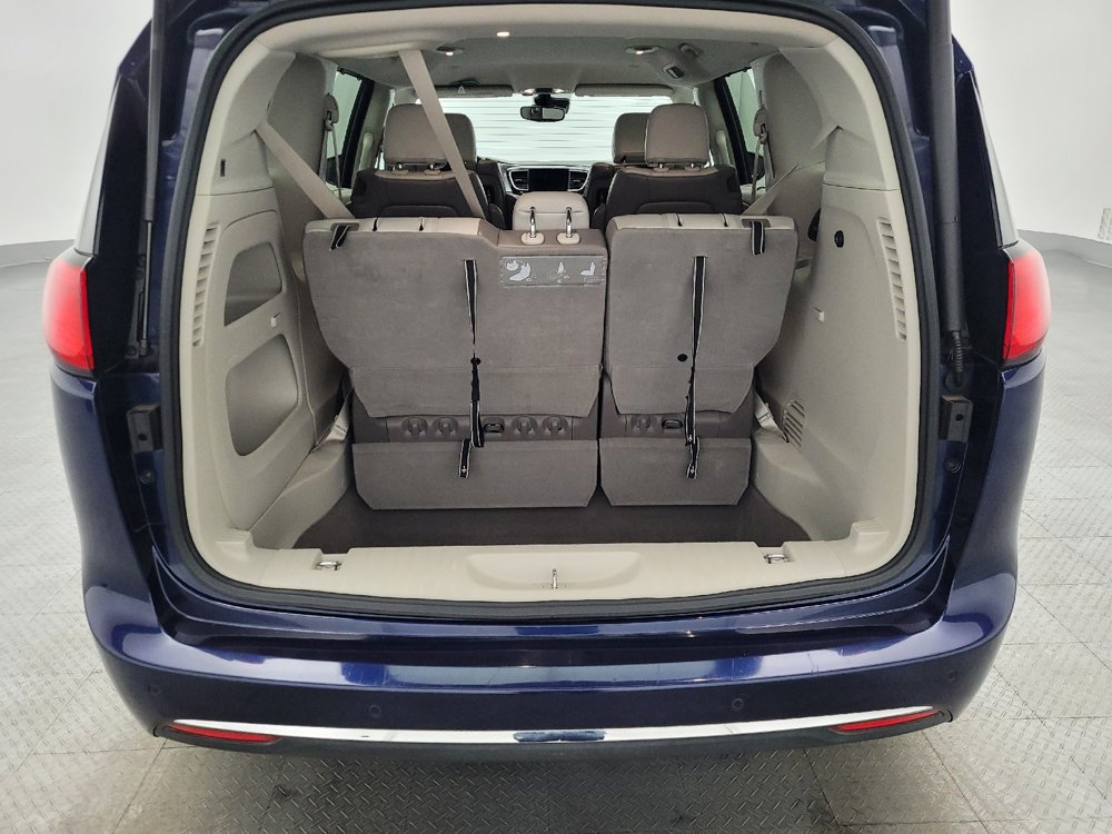 Used 2017 Chrysler Pacifica Touring-L Plus w/ Advanced Safetytec Group FWD image 29
