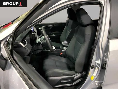 Used 2023 Toyota RAV4 LE AWD/4WD image 8