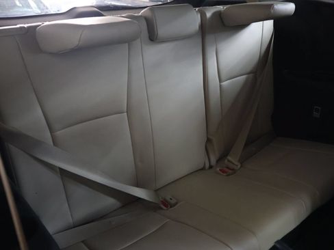Used 2025 Toyota Highlander XLE FWD image 13