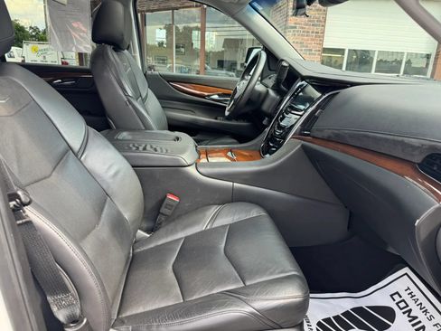 Used 2018 Cadillac Escalade ESV Luxury AWD/4WD image 55