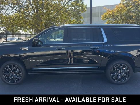 Used 2025 GMC Yukon XL Denali w/ Sun & Power Step Package AWD/4WD image 7