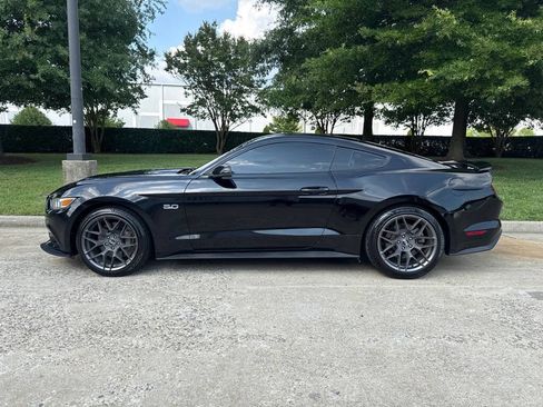 Used 2017 Ford Mustang GT Premium w/ Equipment Group 401A RWD image 5