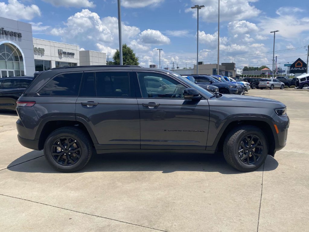New 2026 Jeep Grand Cherokee Altitude RWD image 36