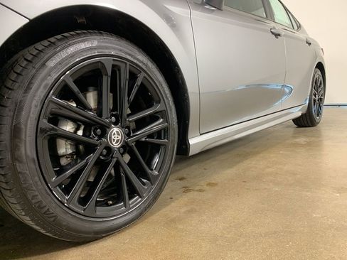 Used 2025 Toyota Camry SE image 2