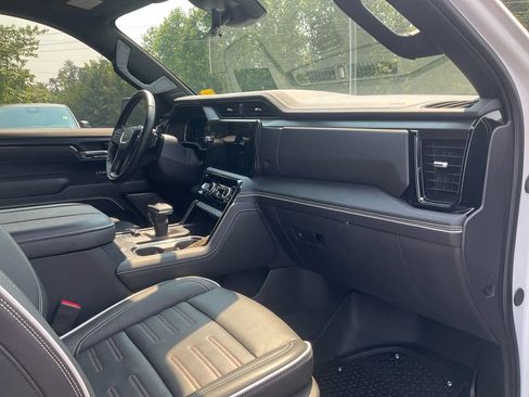 Used 2025 GMC Sierra 1500 AT4X AWD/4WD image 11