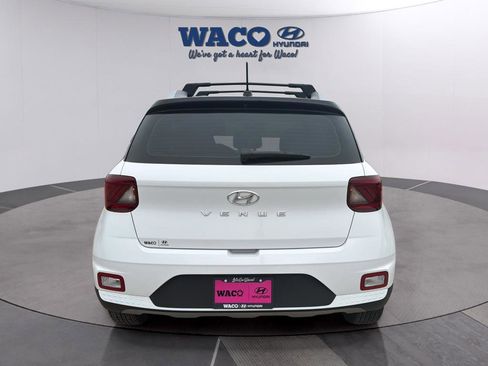 Used 2024 Hyundai Venue Limited FWD image 8