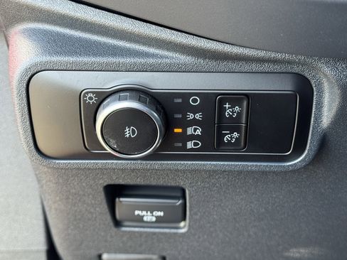 Used 2025 Ford Bronco Badlands image 28