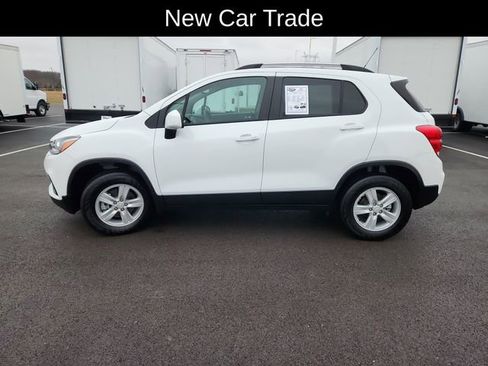 Used 2022 Chevrolet Trax LT w/ LT Convenience Package image 4