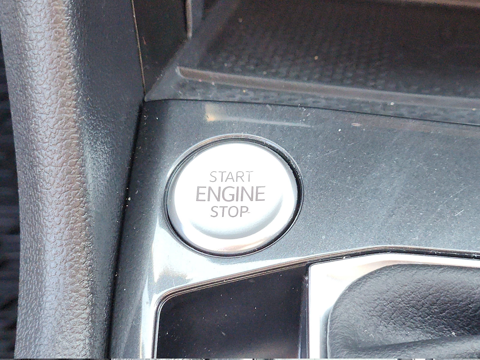 Used 2023 Volkswagen Tiguan SE R-Line AWD/4WD image 23