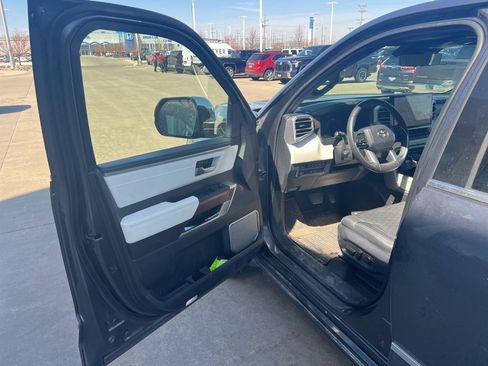 Used 2023 Toyota Sequoia Capstone AWD/4WD image 10