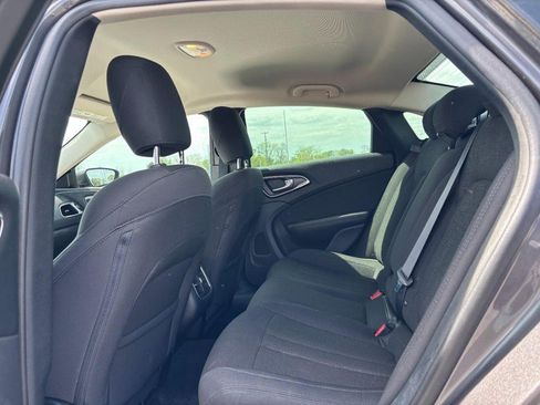 Used 2016 Chrysler 200 Limited w/ Convenience Group FWD image 10