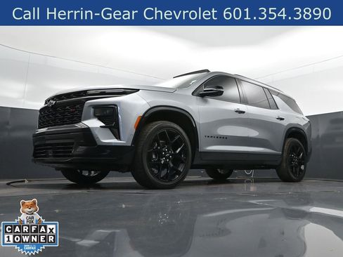 Used 2024 Chevrolet Traverse RS image 38