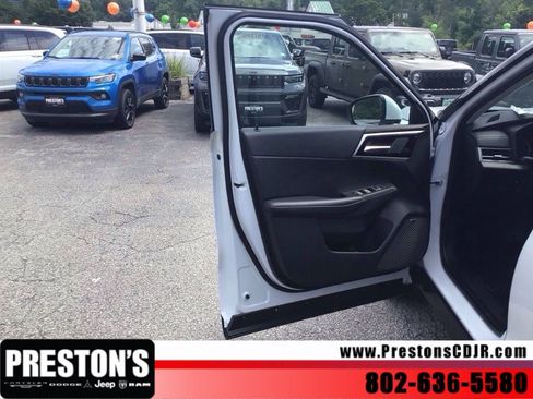 Used 2025 Mitsubishi Outlander AWD image 10
