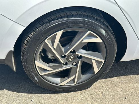 Used 2025 Hyundai Elantra Sport image 17