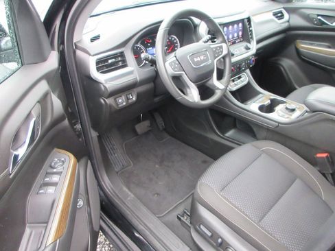 Used 2023 GMC Acadia SLE w/ Driver Convenience Package image 12