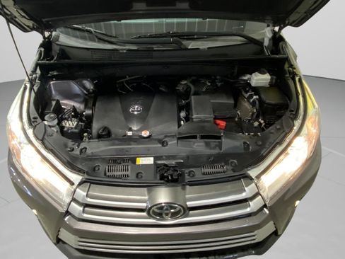 Used 2019 Toyota Highlander XLE AWD/4WD image 27