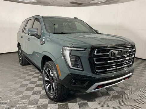 Used 2025 GMC Yukon AT4 w/ AT4 Premium Package AWD/4WD image 3