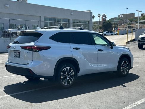 Used 2026 Toyota Highlander XLE AWD/4WD image 3