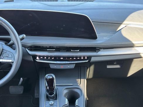 Used 2025 Cadillac XT4 Premium Luxury image 20