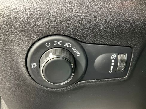 Certified 2023 Jeep Compass Sport image 25