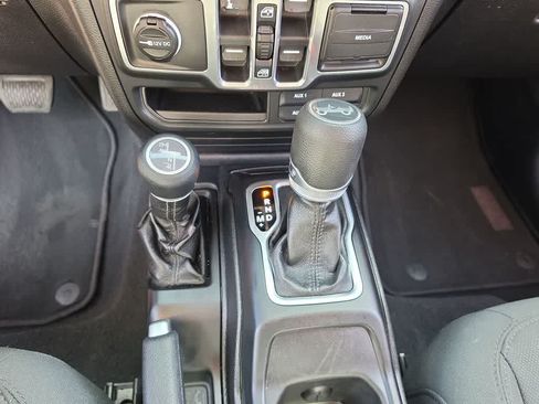 Used 2018 Jeep Wrangler Unlimited Sport S AWD/4WD image 19