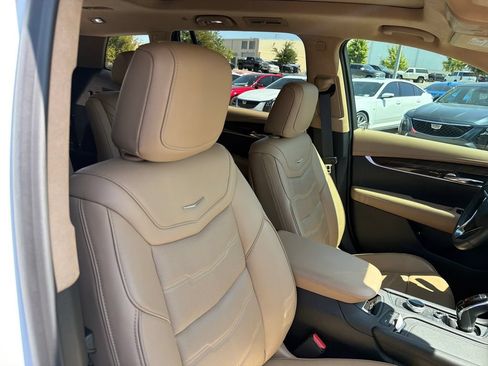 Used 2020 Cadillac XT6 Premium Luxury w/ Platinum Package AWD/4WD image 39