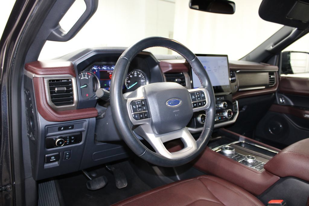 Used 2024 Ford Expedition Limited AWD/4WD image 19