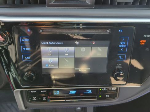 Used 2017 Toyota Corolla SE image 13