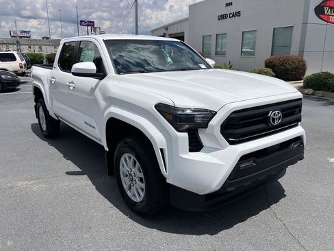 New 2026 Toyota Tacoma SR5 RWD image 7