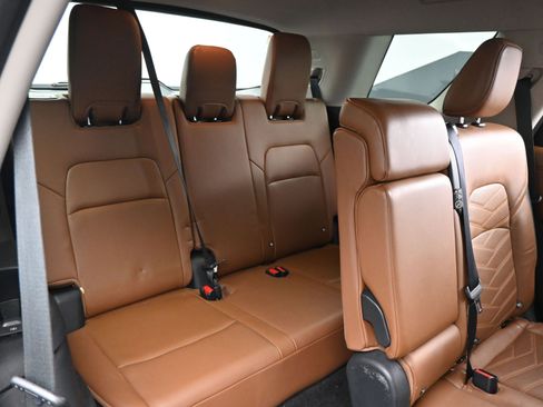 Certified 2023 Nissan Pathfinder Platinum w/ Cargo Package image 15