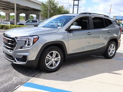 Used 2023 GMC Terrain SLE w/ Driver Convenience Package FWD image 3