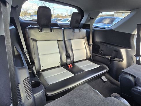 Used 2022 Ford Explorer XLT w/ Equipment Group 202A image 18