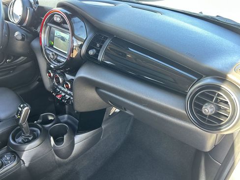 Used 2021 MINI Cooper 2-Door Hardtop image 12