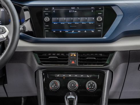 Used 2023 Volkswagen Taos SE w/ Panoramic Sunroof Package FWD image 19