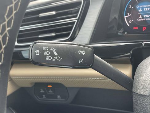 Used 2025 Volkswagen Atlas Cross Sport SE w/ Panoramic Sunroof Package image 23