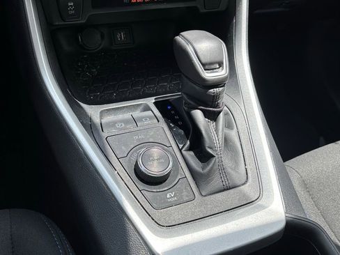Used 2024 Toyota RAV4 SE AWD/4WD image 10