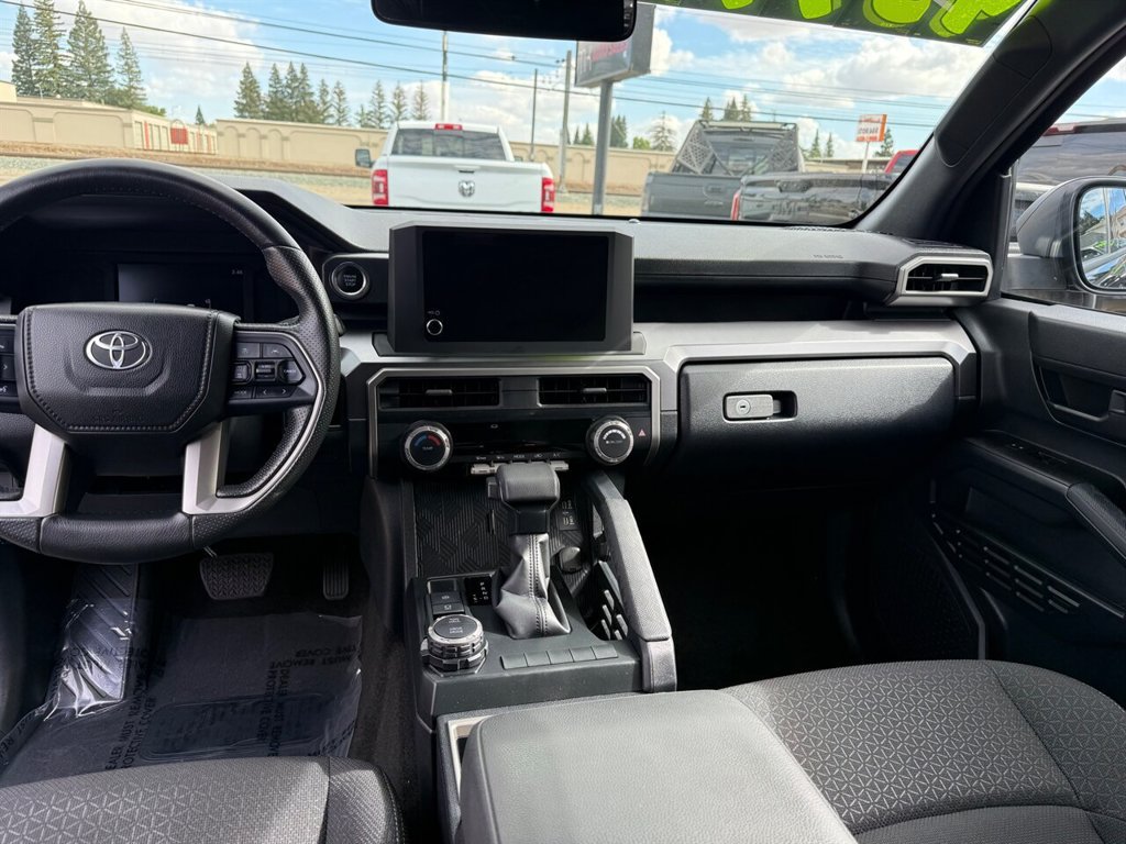 Used 2025 Toyota 4Runner SR5 AWD/4WD image 13