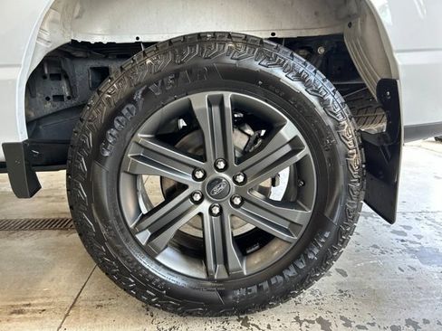 Used 2021 Ford F150 Lariat w/ Equipment Group 502A High AWD/4WD image 8
