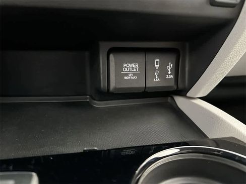 Certified 2017 Honda Pilot Touring image 33