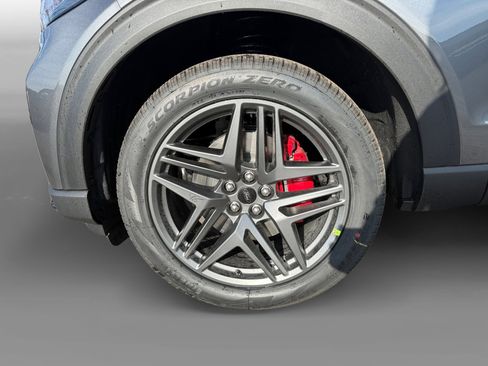 New 2026 Ford Explorer ST-Line w/ ST-Line Street Pack image 9