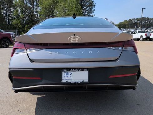 Used 2025 Hyundai Elantra SEL image 6